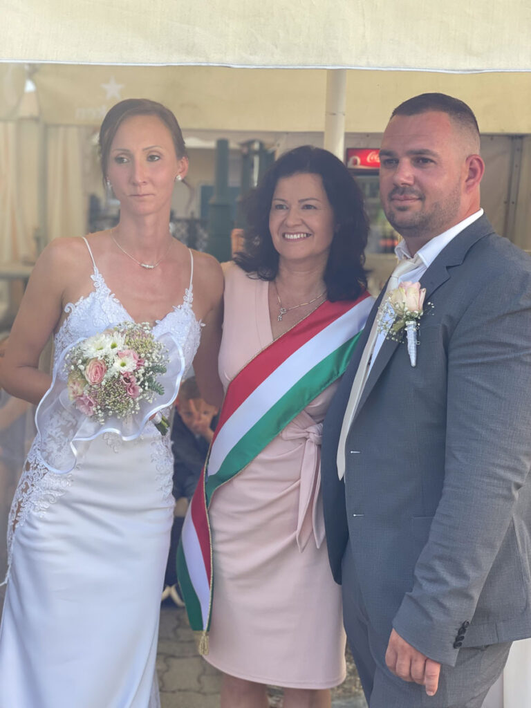 Szertartásvezető Miskolcon – Esküvői szertartás a párral, személyes hangulatban