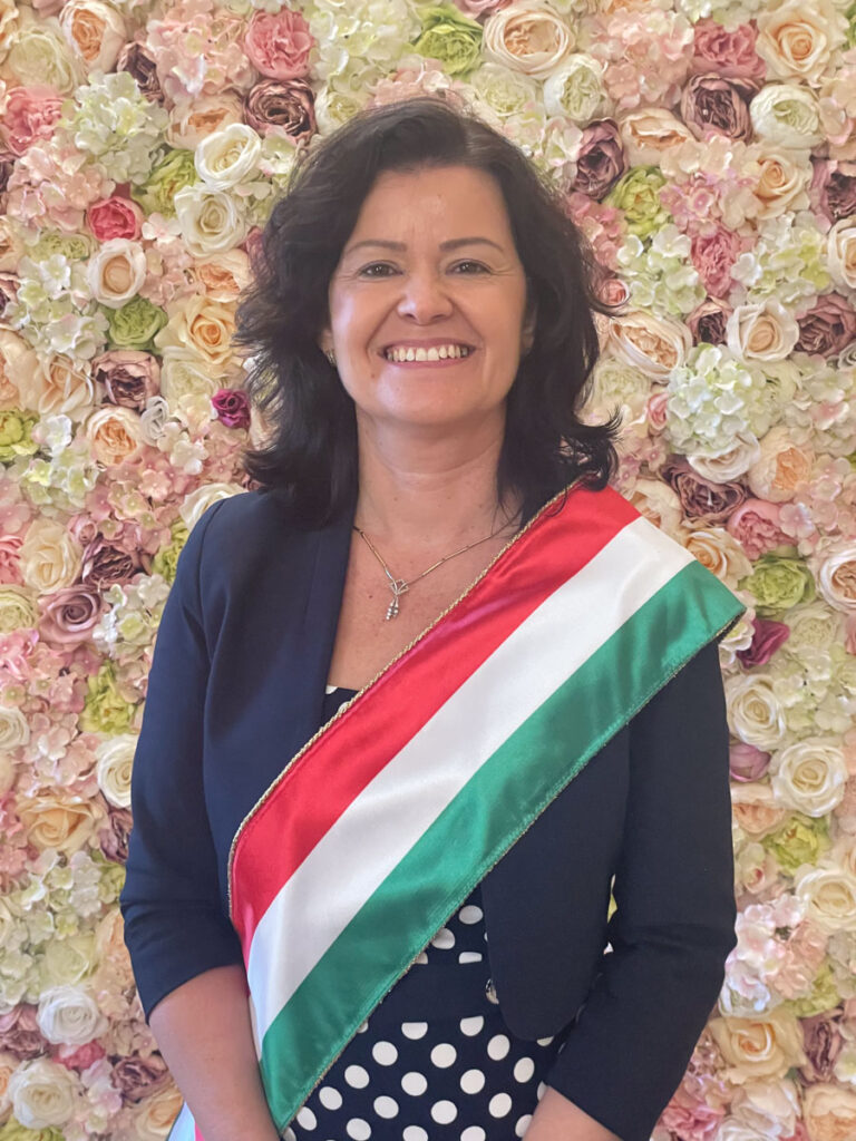 Esküvői szertartásvezető Miskolcon – Megbízható, mosolygós, személyes jelenlét